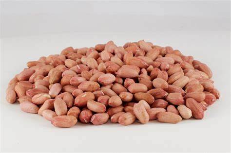 Mais blanc et arachides du village grillés